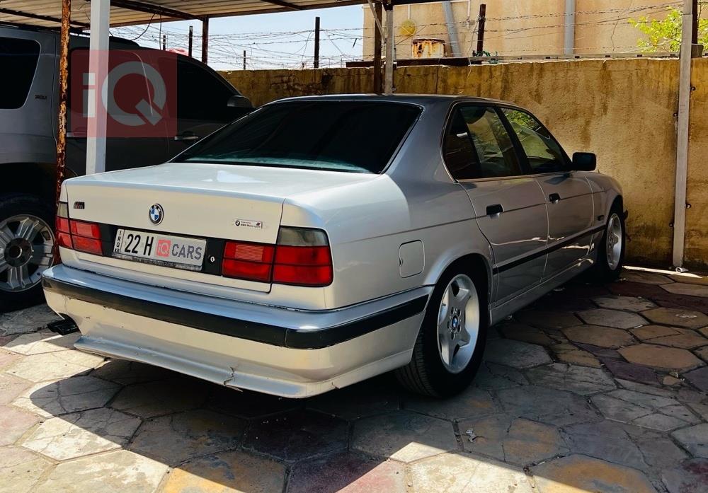 بی ئێم دەبڵیو سیریەس 5